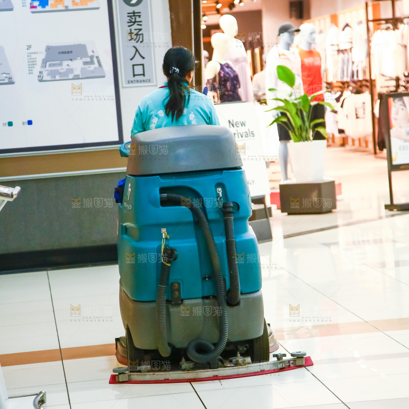 商场里的清洁车