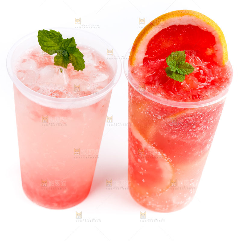 杯子里装着西柚果汁