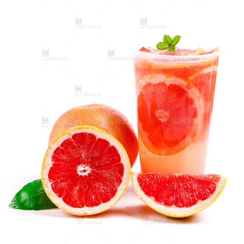 杯子里装着西柚果汁