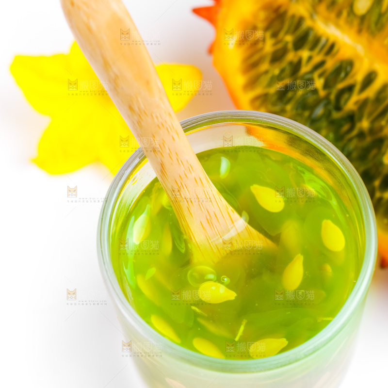杯子里装着火参果果汁