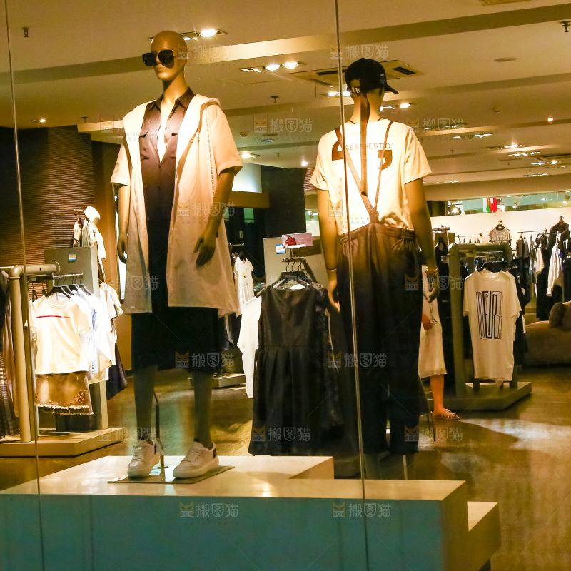商场里的橱窗展示