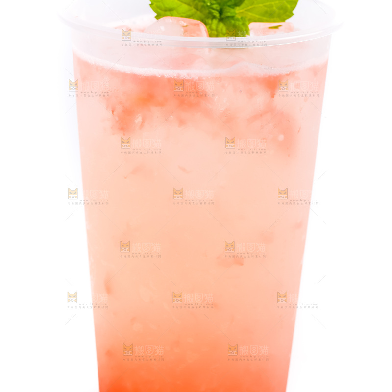 杯子里装着西柚果汁
