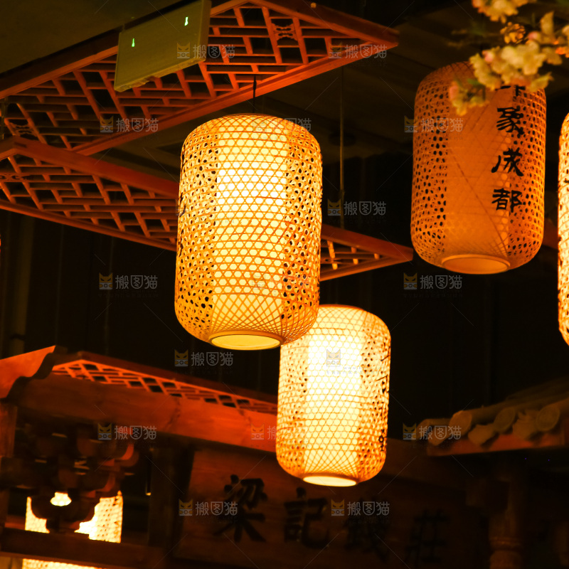 夜市里的古典灯笼