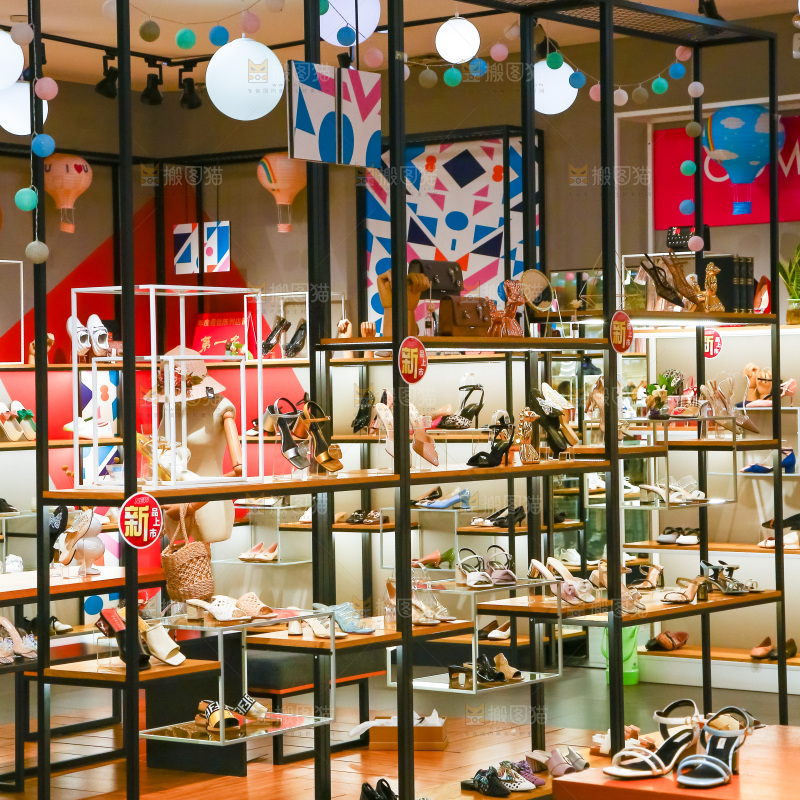商场里的橱窗展示
