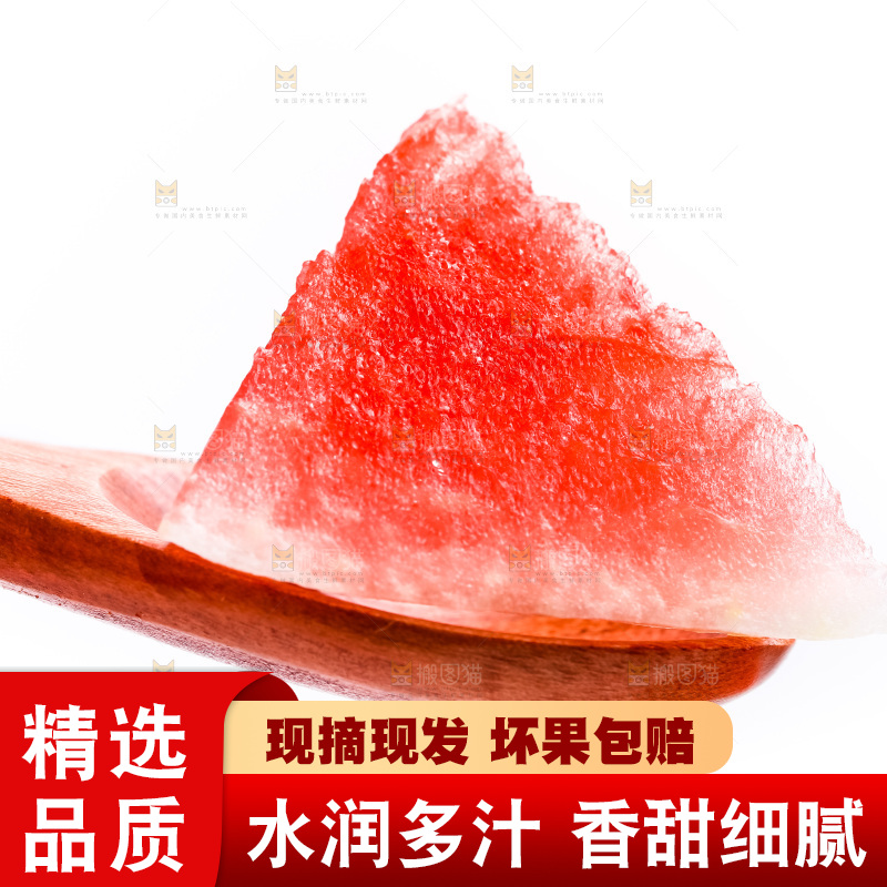勺子上放着一块西瓜