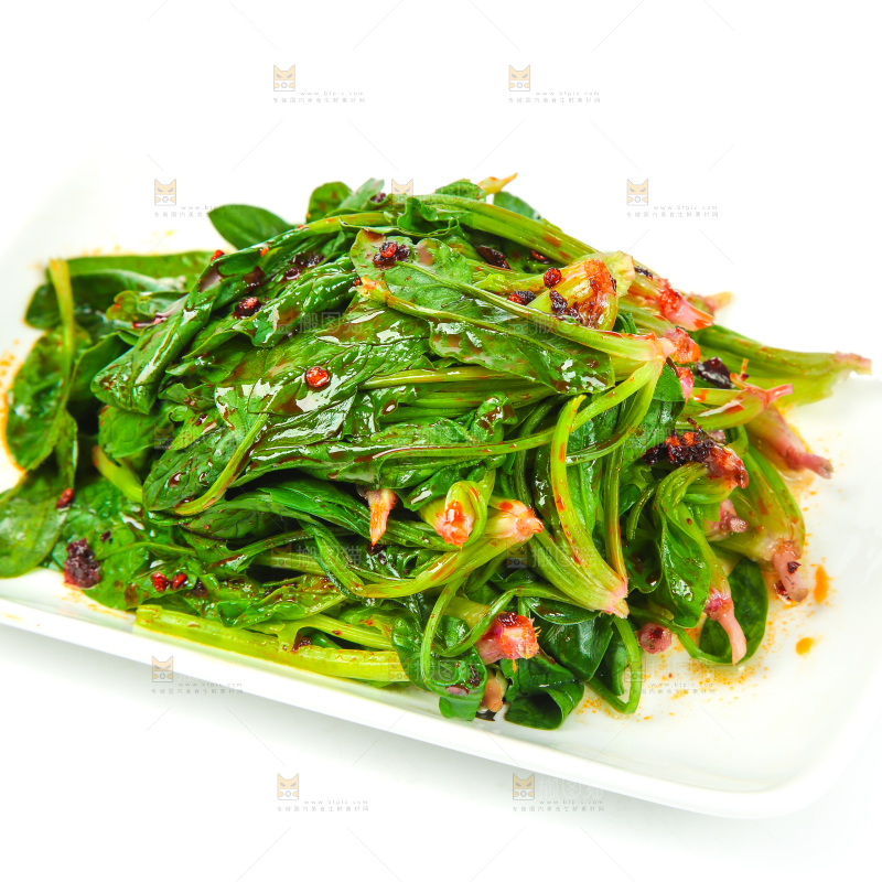 白底上放着一盘凉拌菠菜