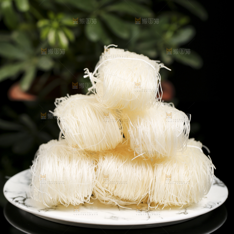 盘子里装着江西粉丝