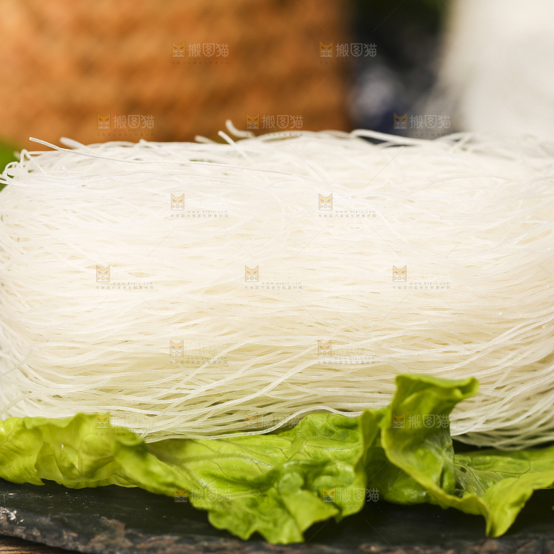 黑石垫上放着江西粉丝