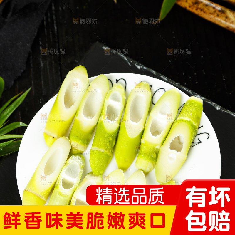 盘子放着剥皮切开的竹笋