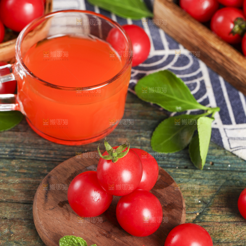 深底上放着釜山新鲜圣女果