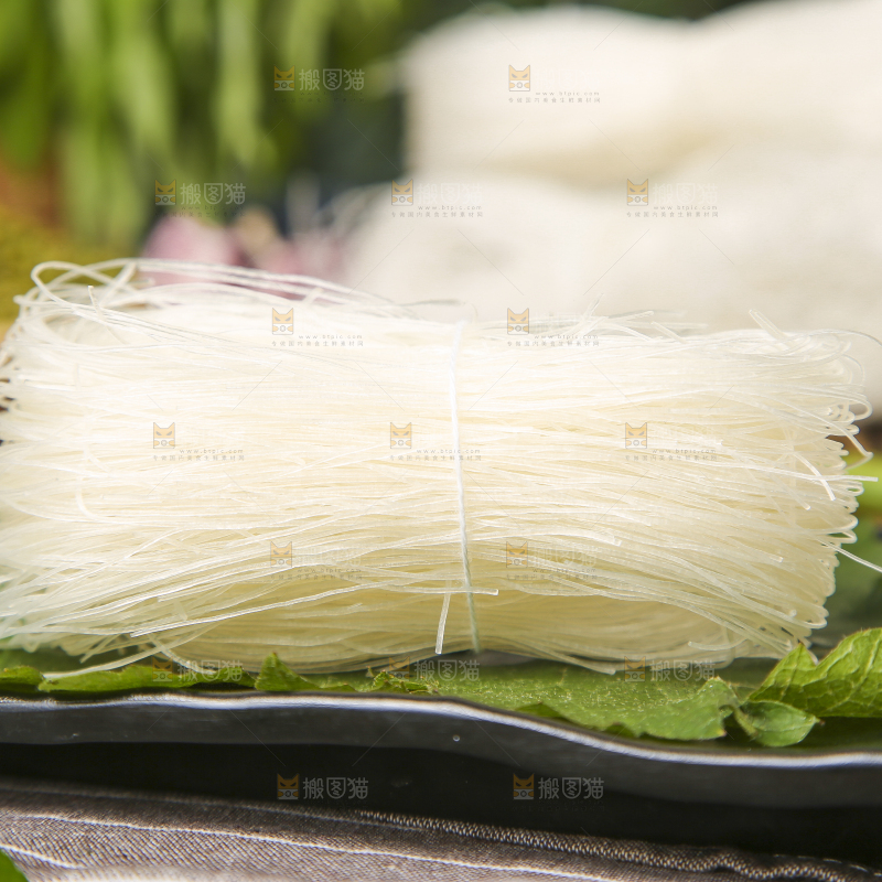 黑盘子里装着江西粉丝