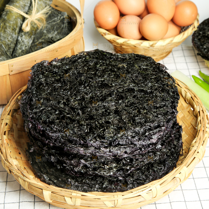 篮子里装着紫菜