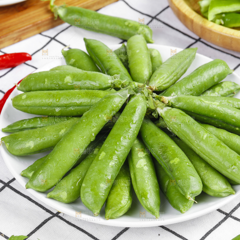 格子底上的青豌豆