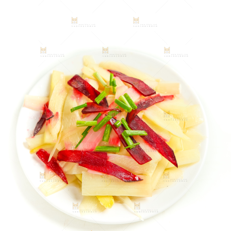 白底上放着一盘清炒芦笋
