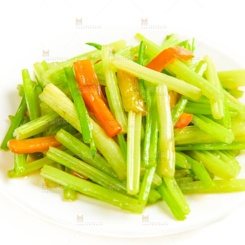 白底上放着一盘清炒芹菜