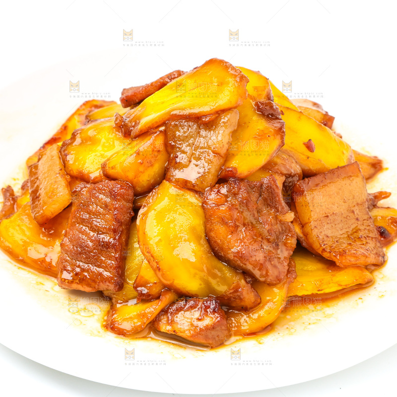 白底上放着一盘小炒肉