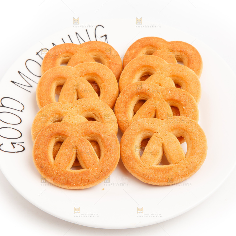 曲奇饼干放在白底上