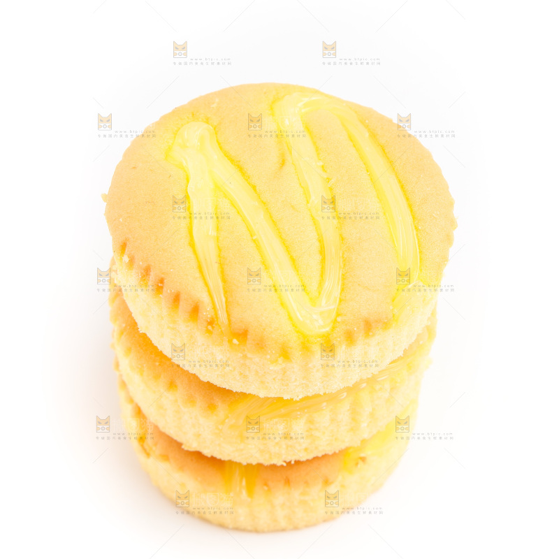 白底上放着芝士蛋糕