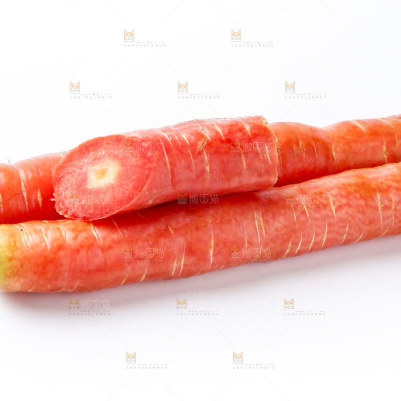 白底上的红胡萝卜