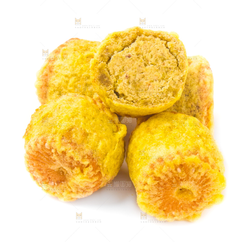 绿豆糕放在白底上