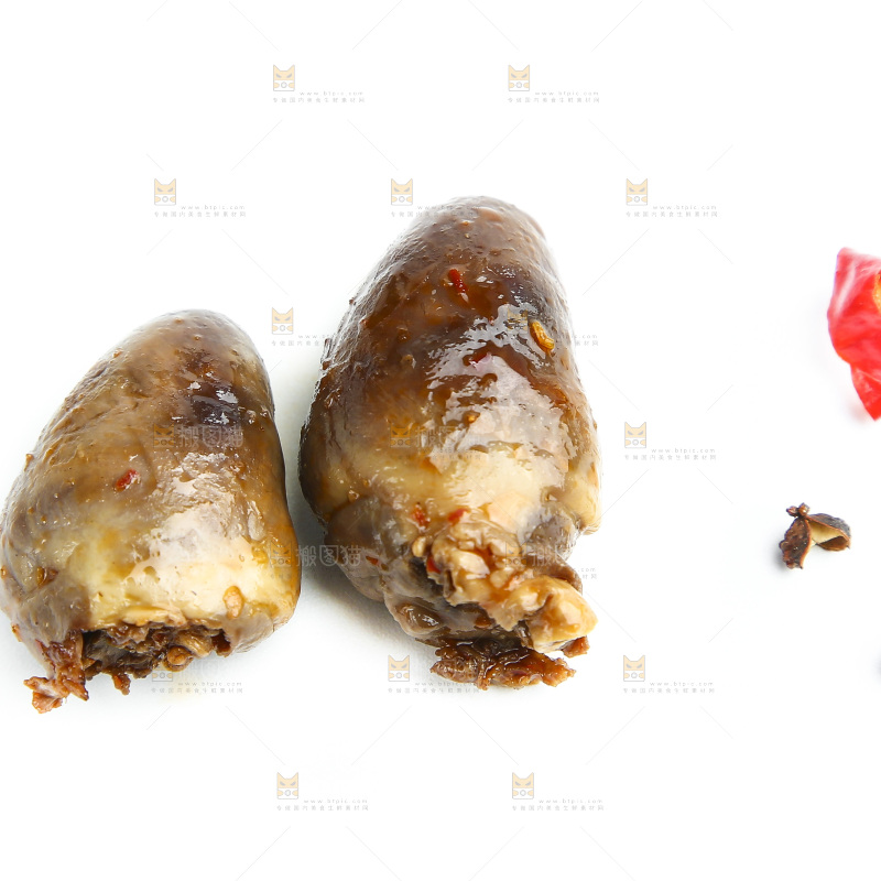 白底上的卤鸭心
