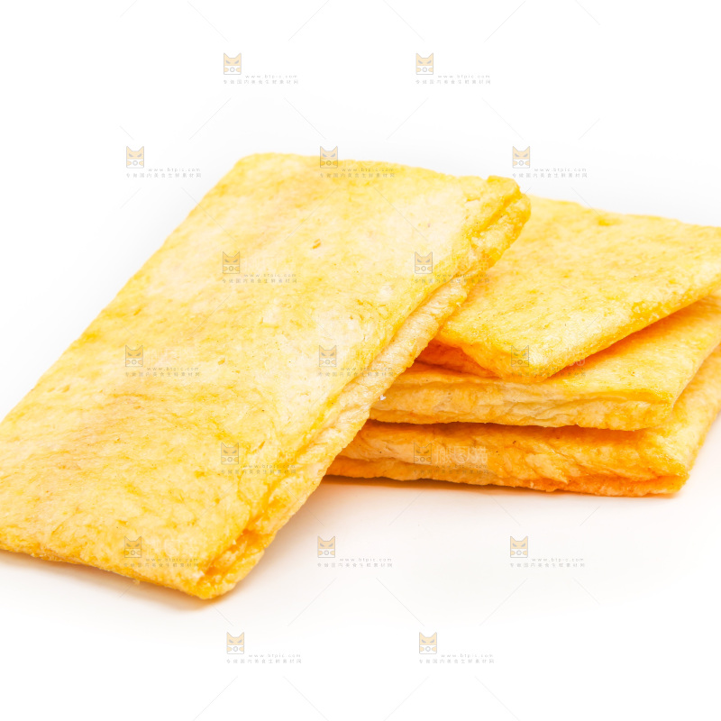 芝士脆饼干放在白底上