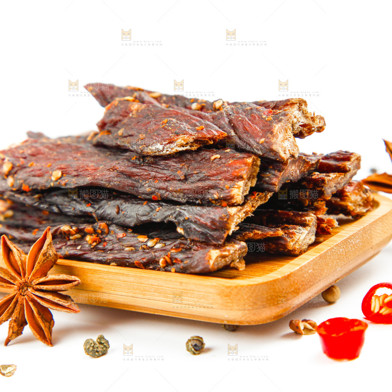白底上放着一盘内蒙古牛肉干