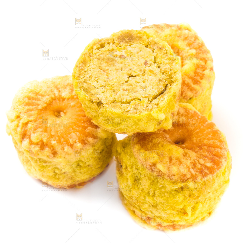 白底上的绿豆饼