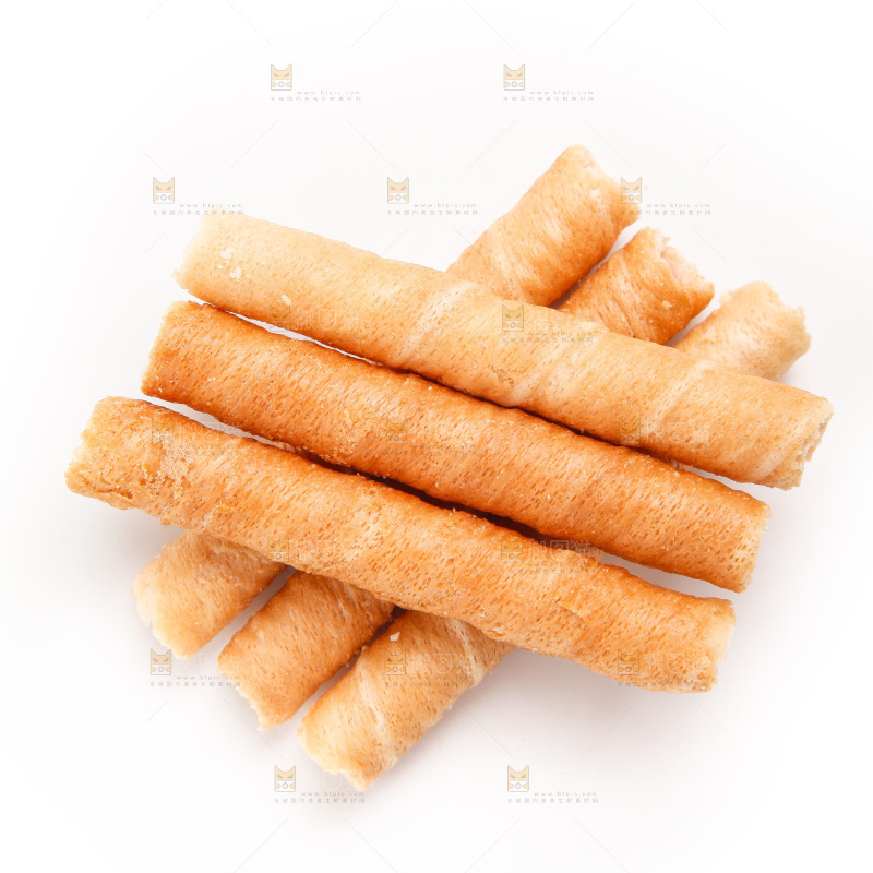 白底上放着鸡蛋卷