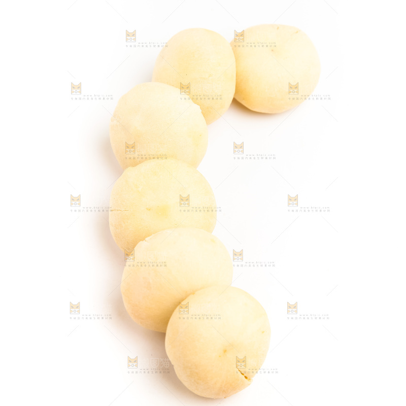 白底上的绿豆饼