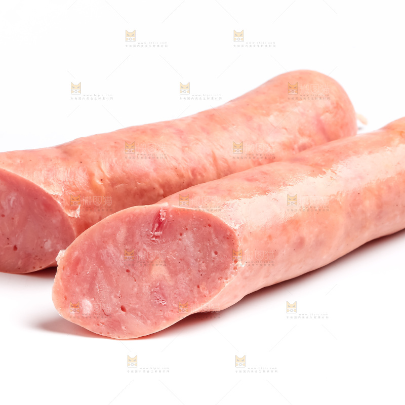 白底上摆放着肉肠