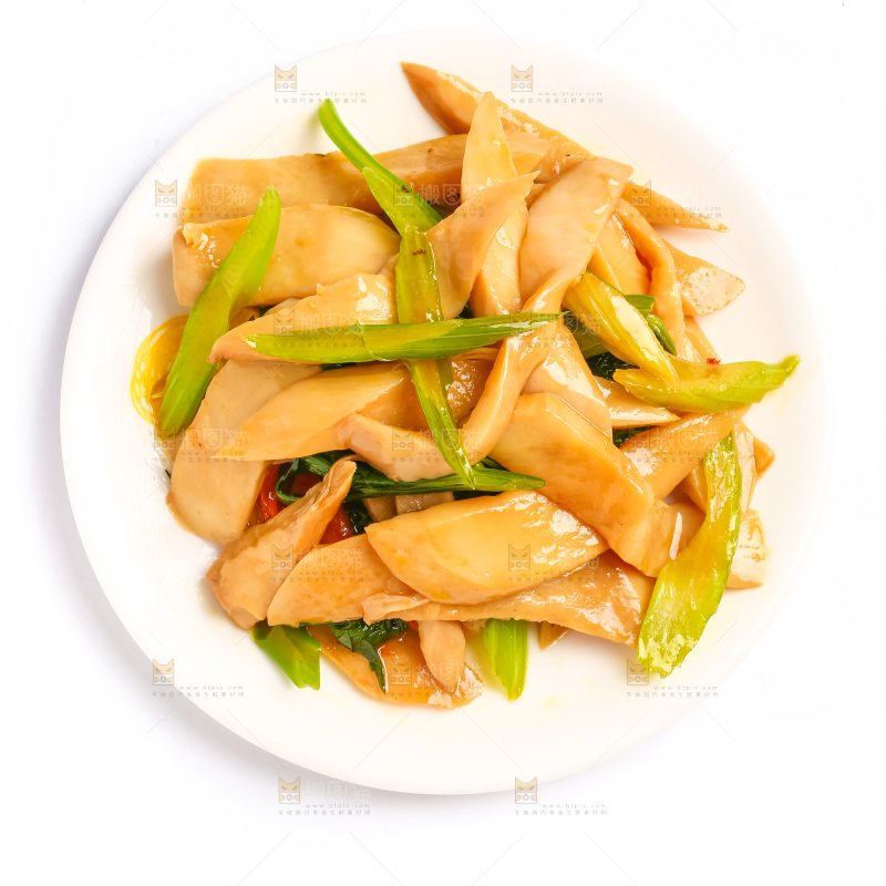 盘子里装着芹菜炒杏鲍菇