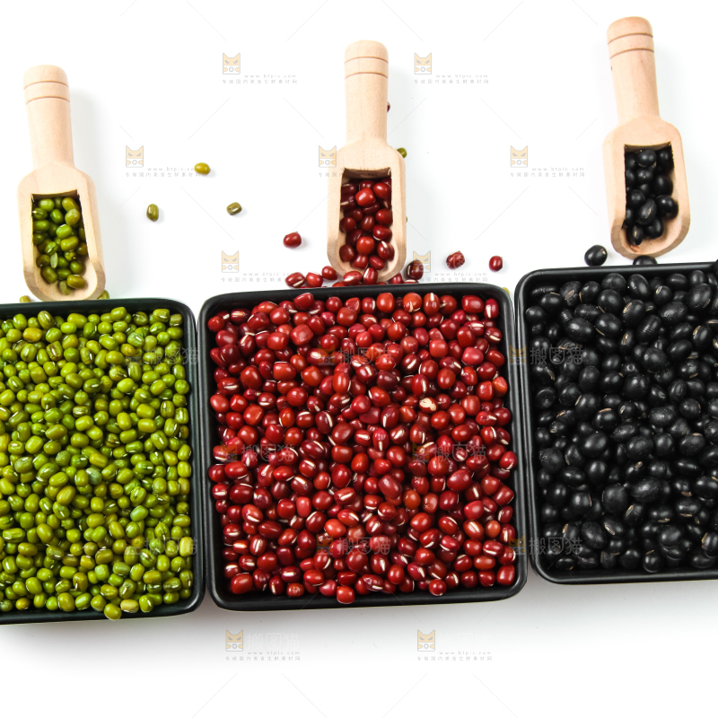 白底上放着杂粮组合