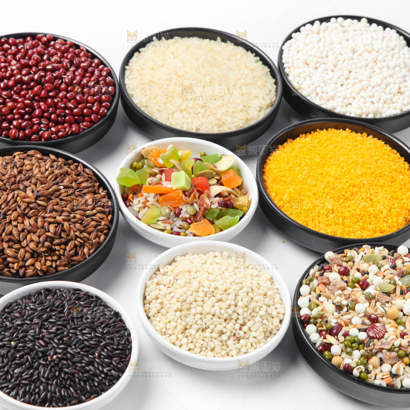 白底上的八宝粥食材组合