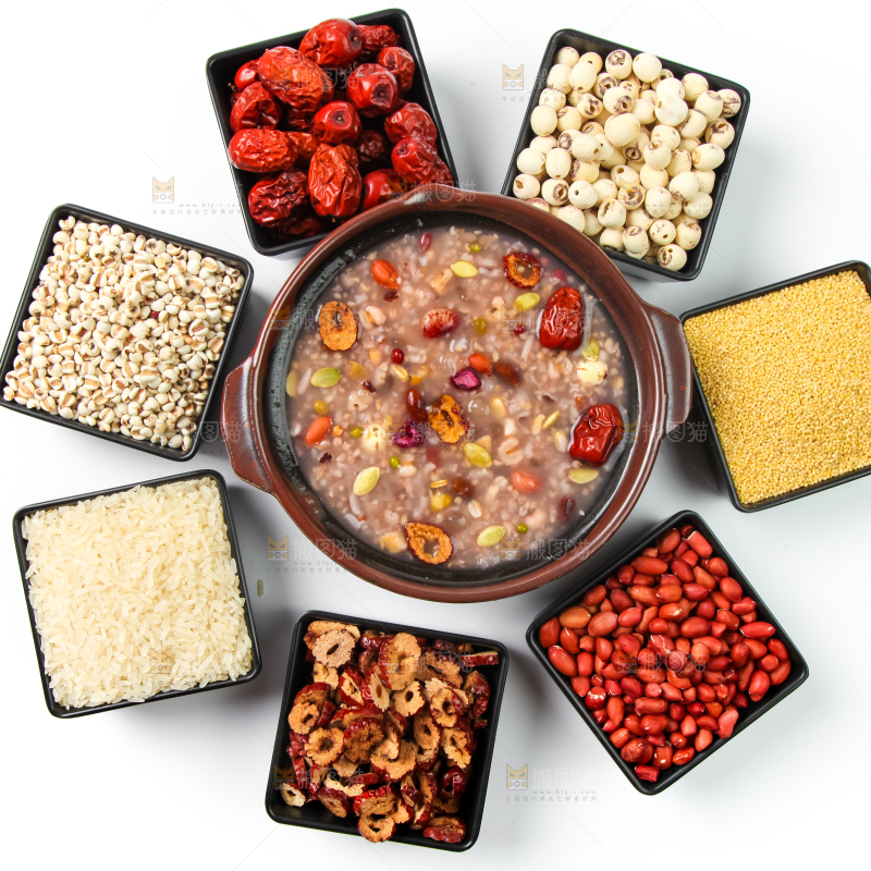 白底上的八宝粥食材和八宝粥