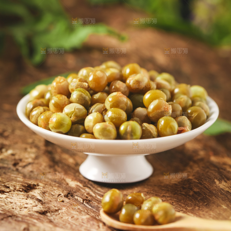 盘子里装着豌豆