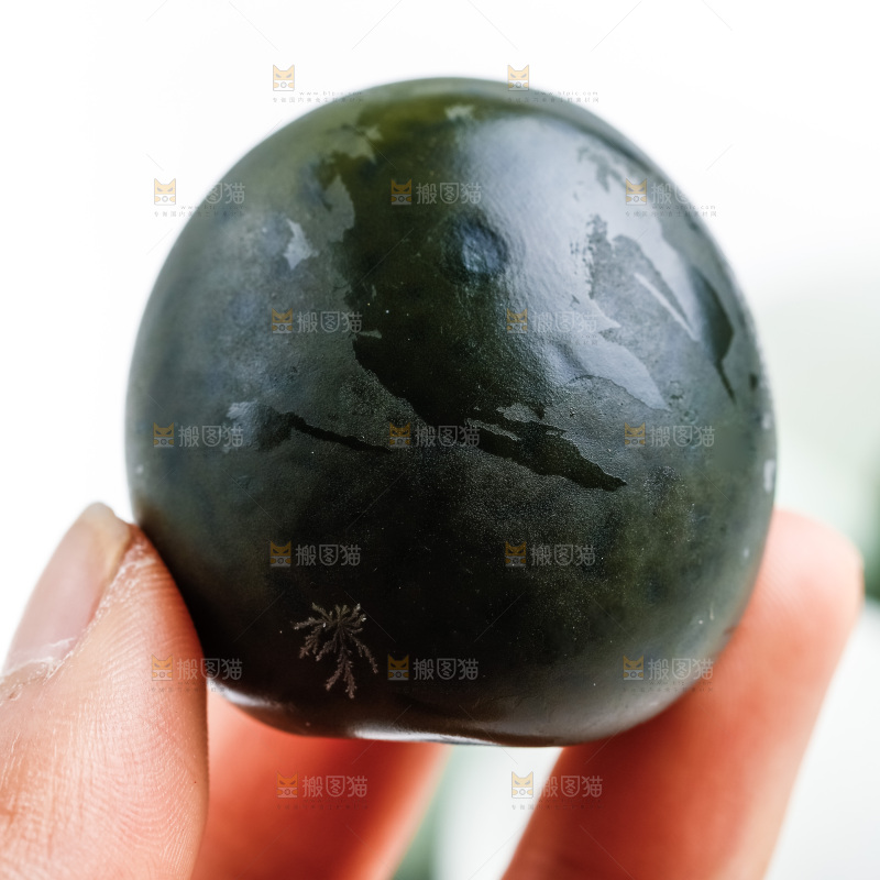 手拿皮蛋