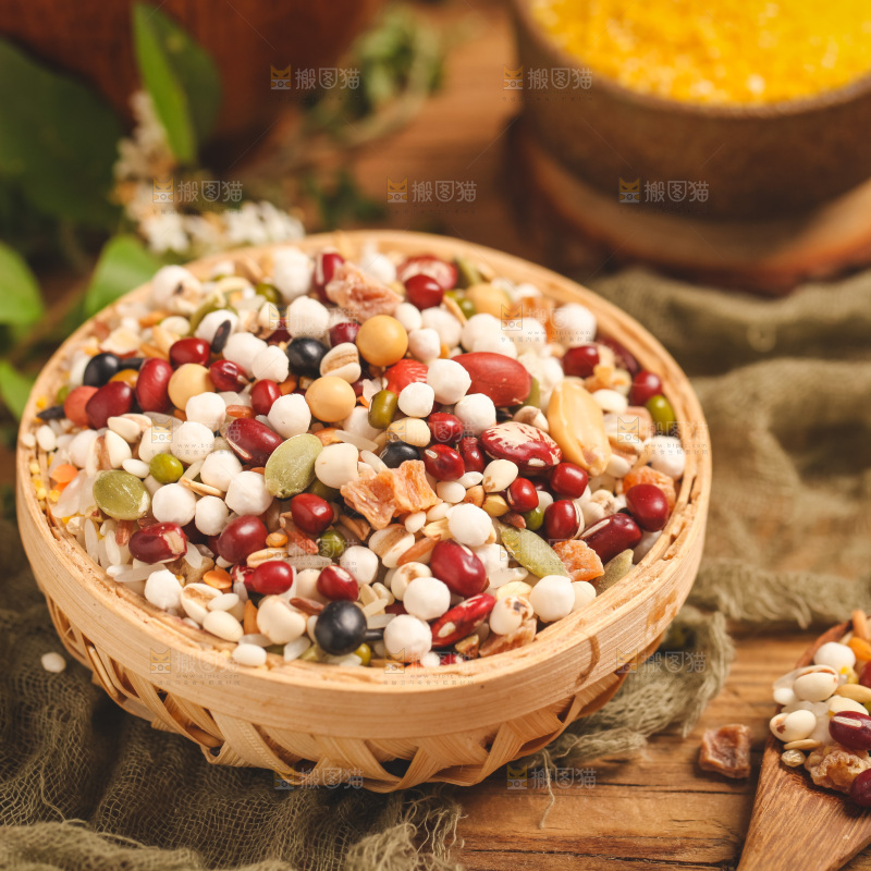 篮子装着八宝粥食材