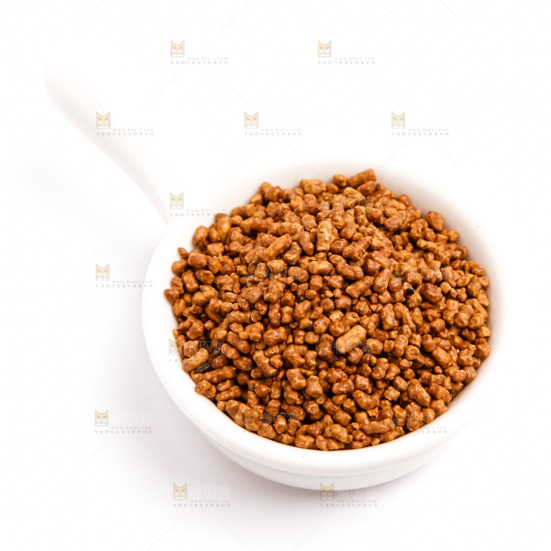 盘子装着苦芥茶