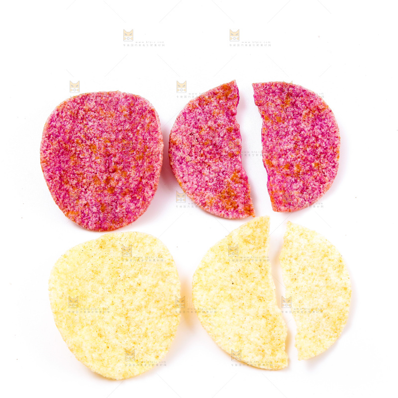 白底上放着紫薯片