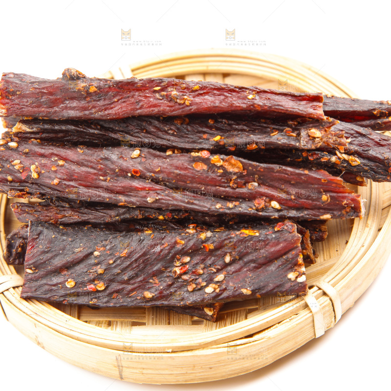 篮子里装着手撕牛肉干