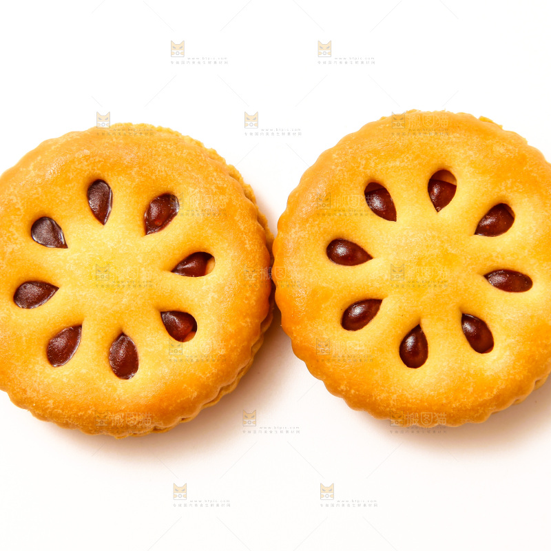 白底上的果酱夹心饼干