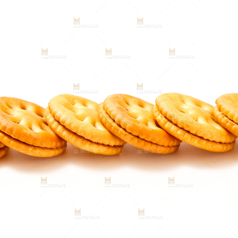 白底上的果酱夹心饼干