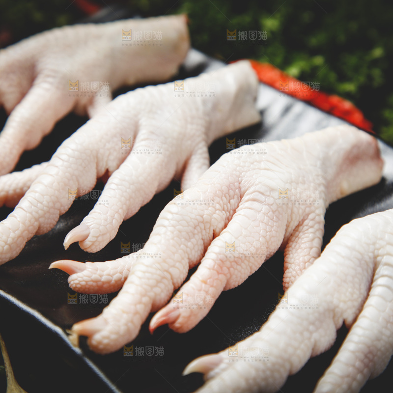 盘子里的鸡爪