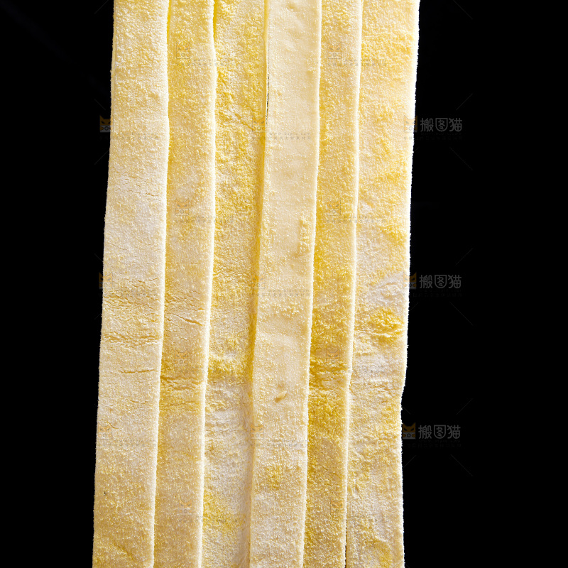 筷子上的宽面条