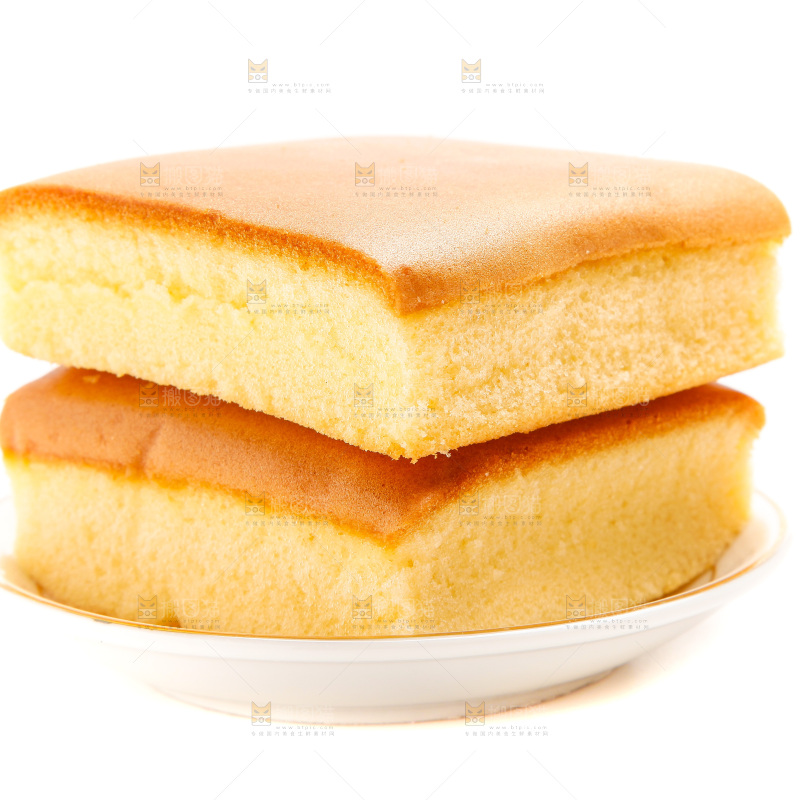 白底上放着小蛋糕