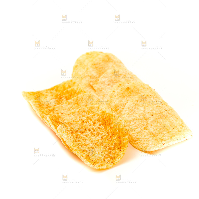 白底上的薯片