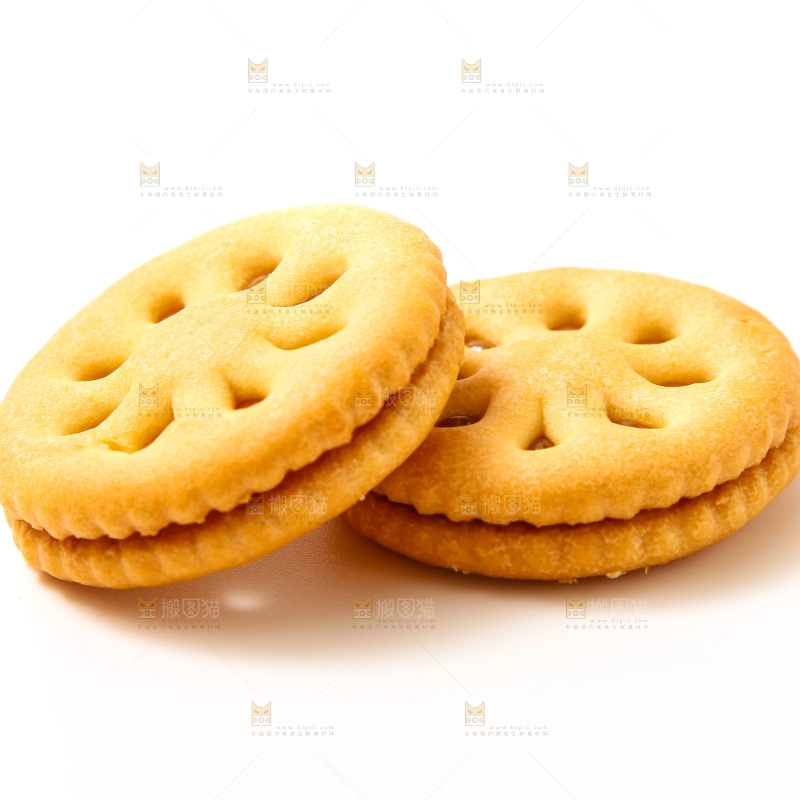 白底上的果酱夹心饼干