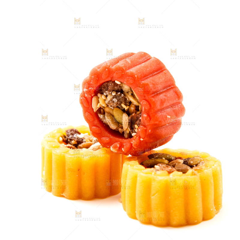 白底上的坚果月饼