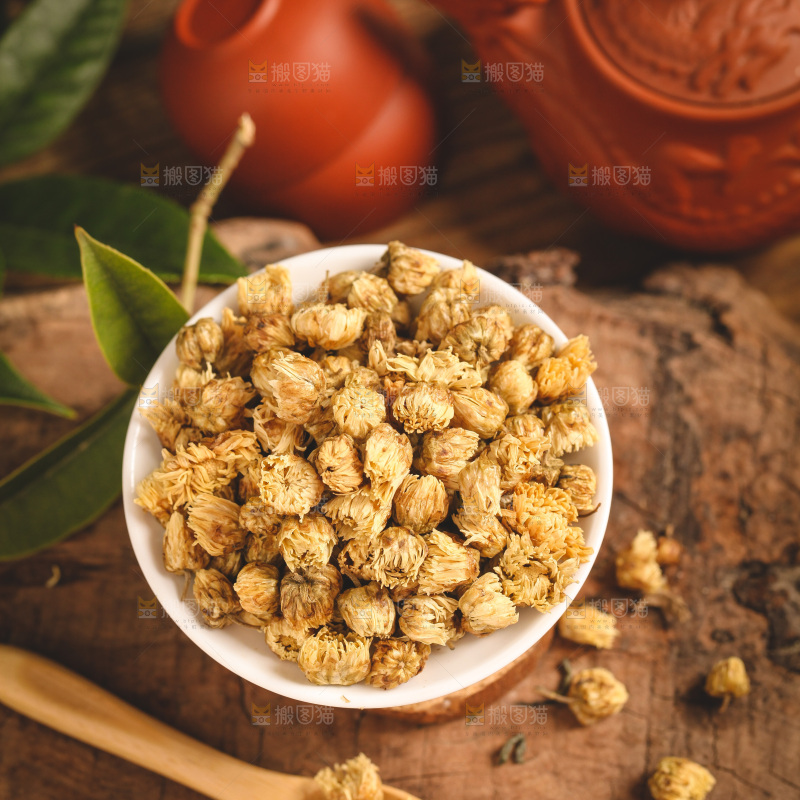 木底上勺子里的胎菊